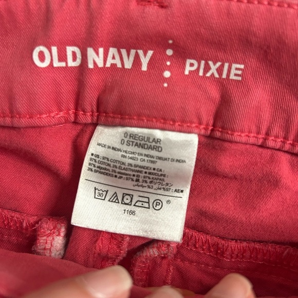 Women’s Old Navy Pixie Pants, Size 0 - Picture 3 of 5
